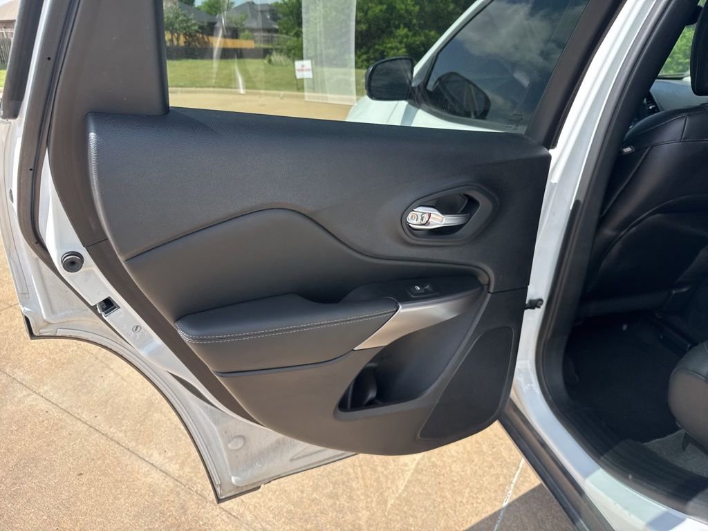 Used 2022 Jeep Cherokee Limited AWD/4WD image 9