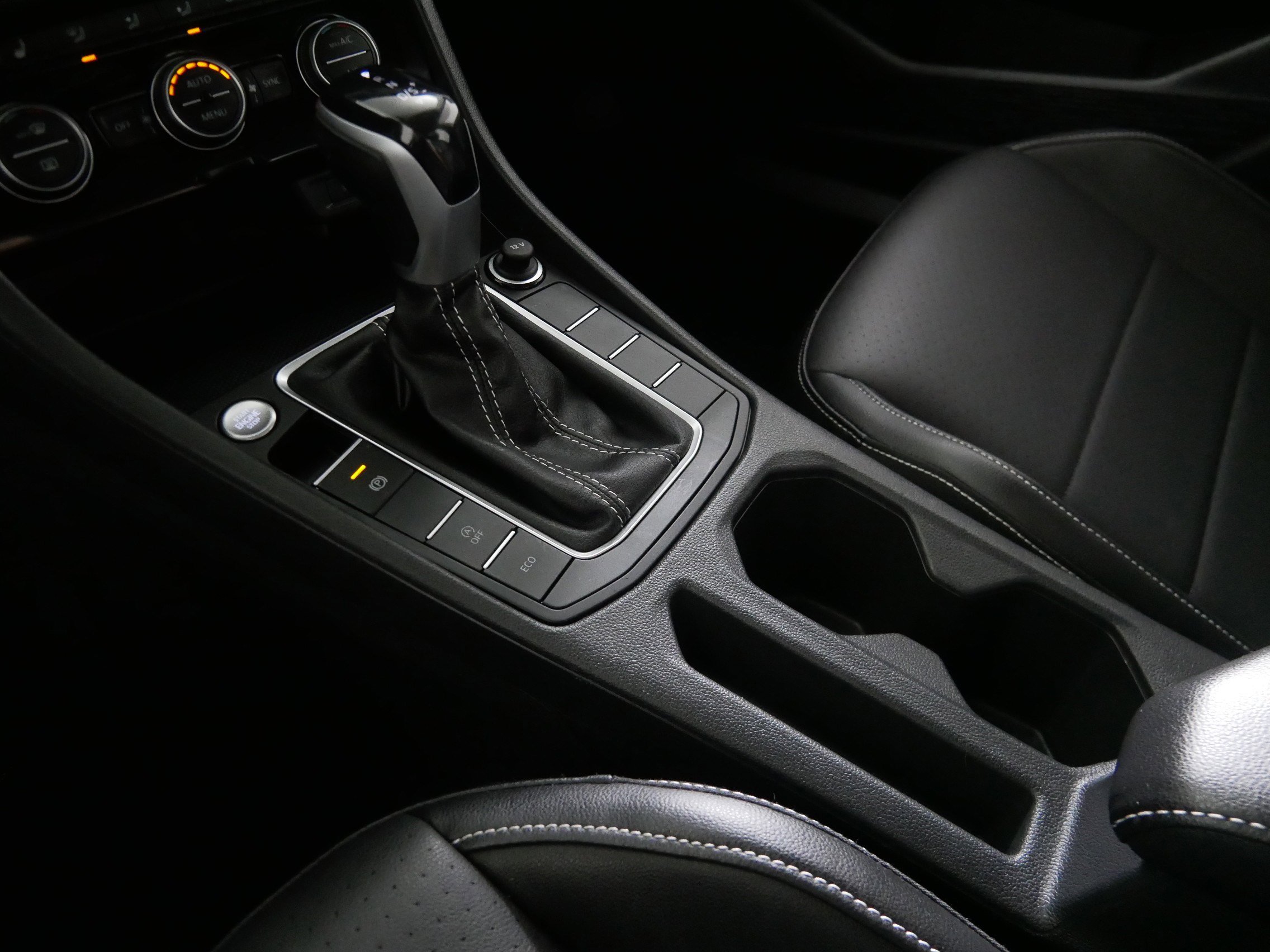 Certified 2022 Volkswagen Jetta SE w/ Panoramic Sunroof Package image 24