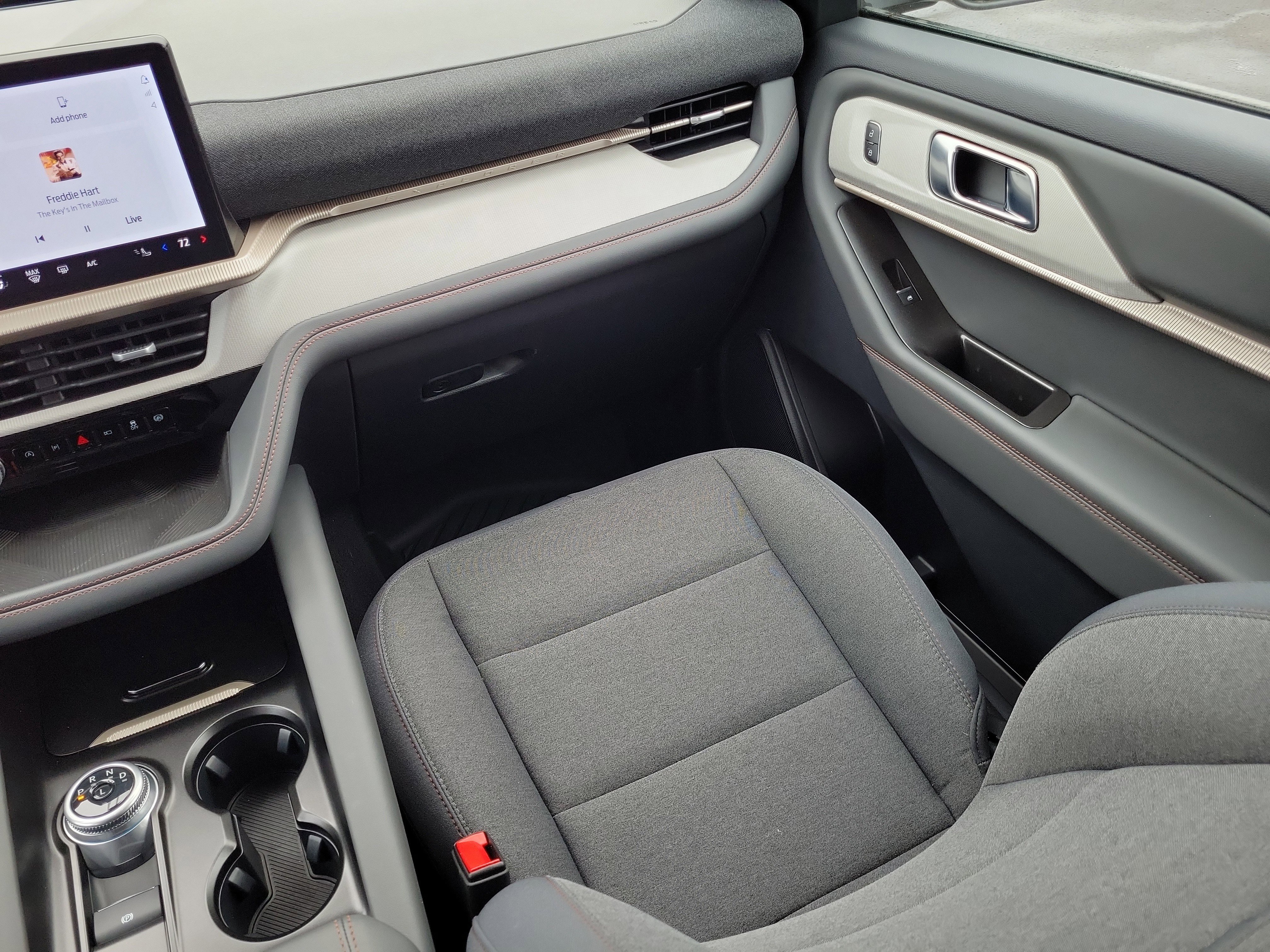 Certified 2025 Ford Explorer Active image 17