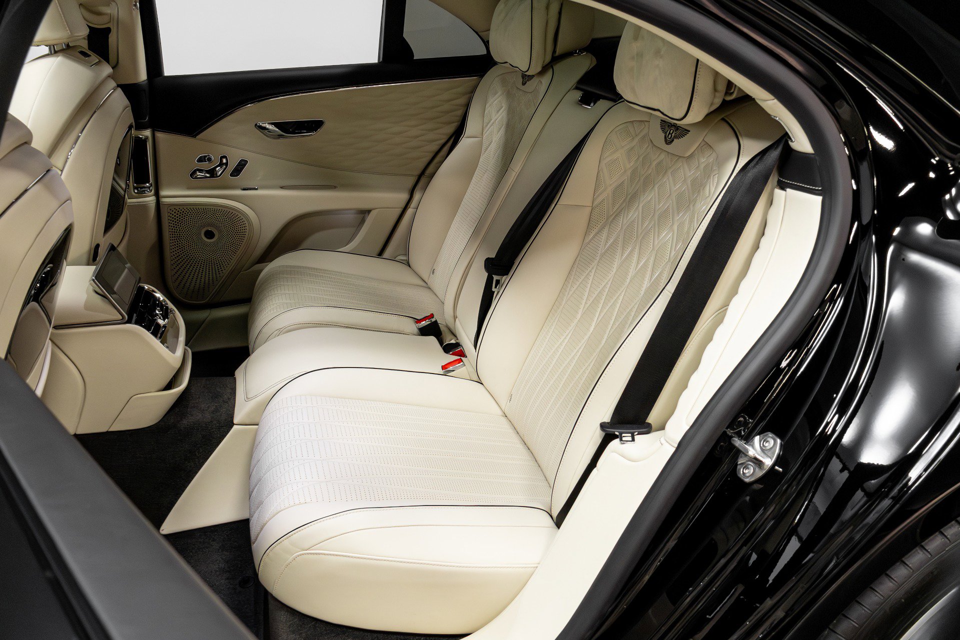 Used 2021 Bentley Flying Spur W12 image 40