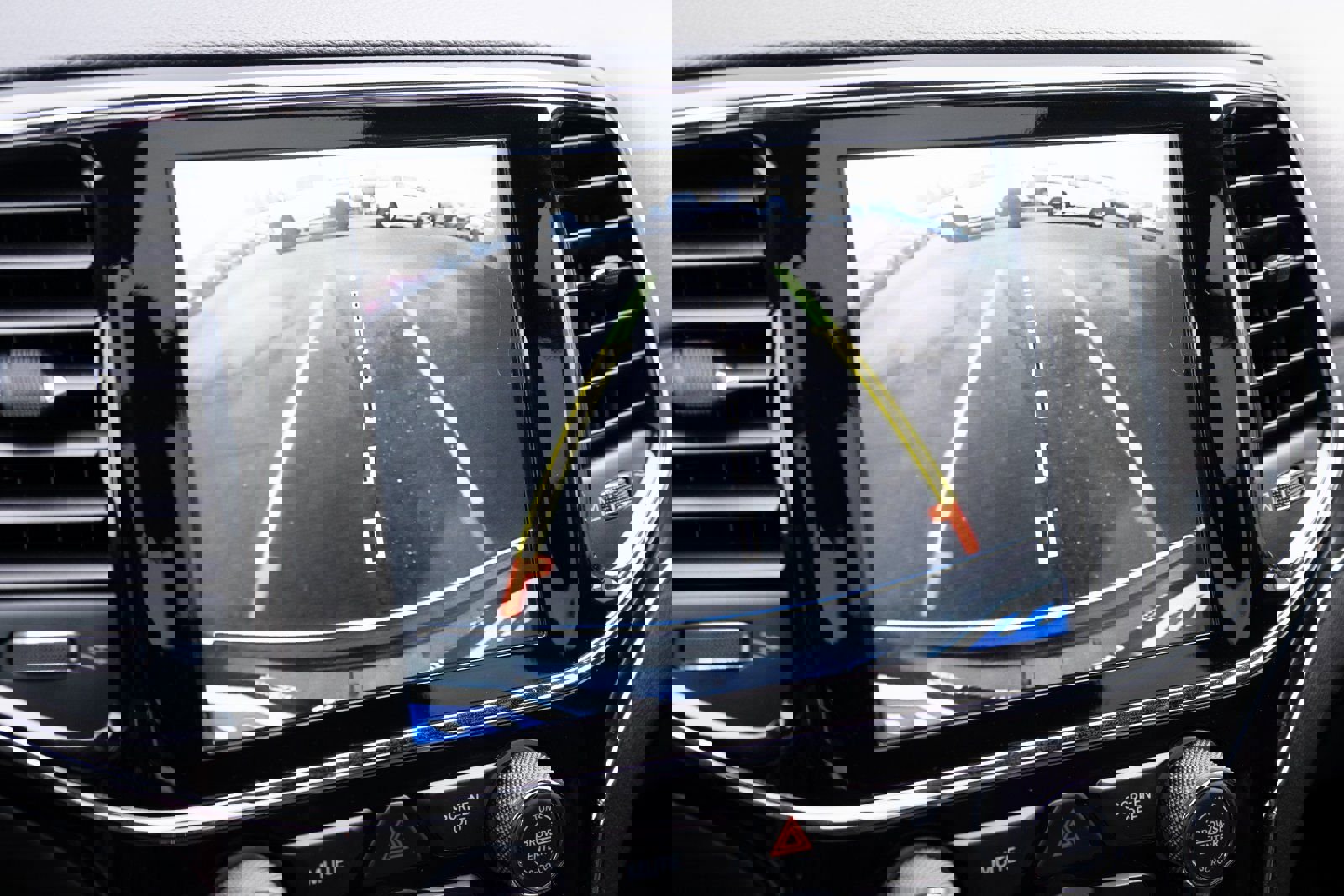 Used 2019 Jeep Grand Cherokee Limited w/ Luxury Group II image 4