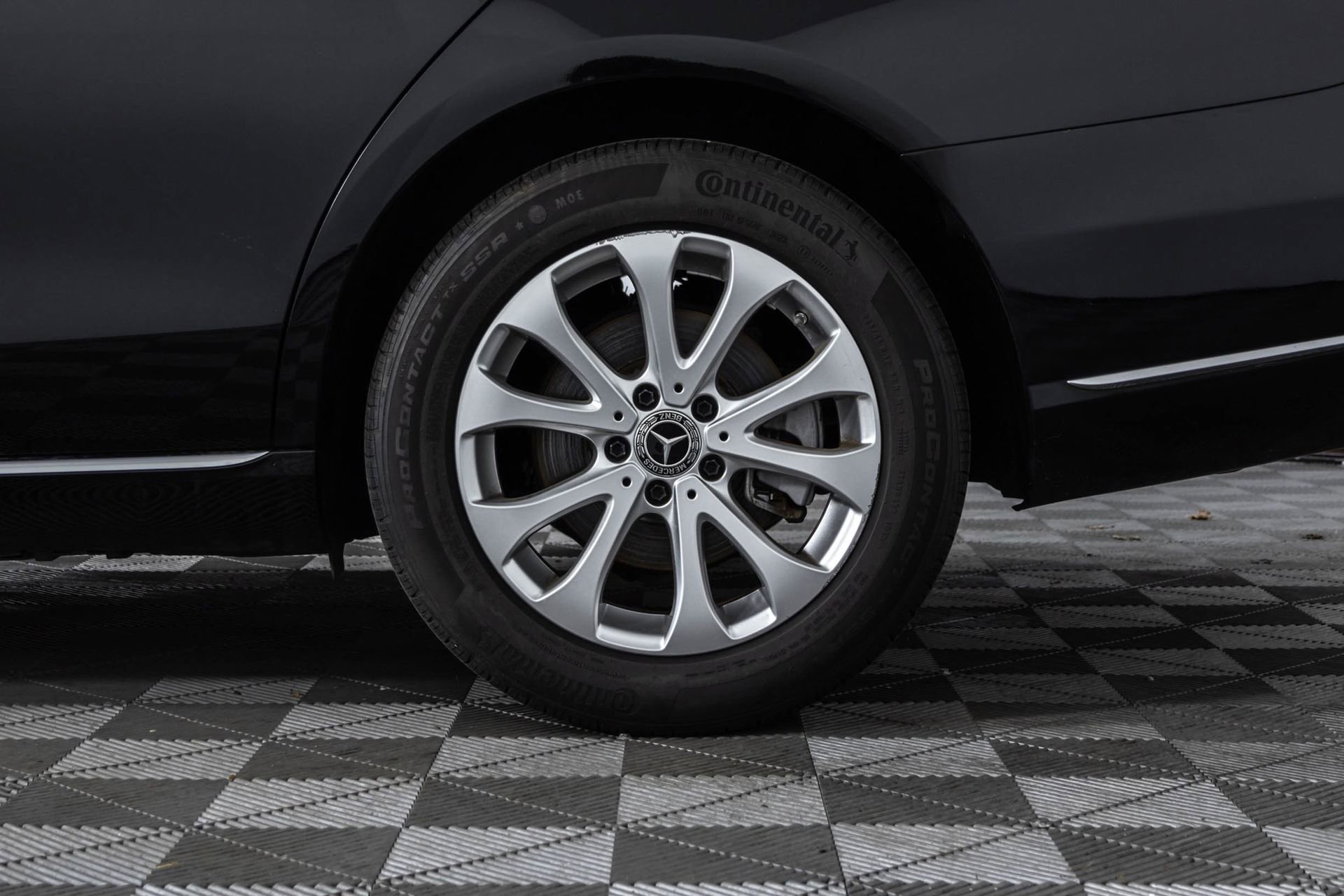 Used 2019 Mercedes-Benz E 300 4MATIC w/ Premium 1 Package image 47