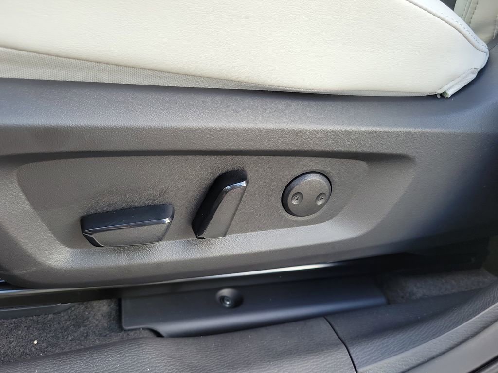 New 2025 Mitsubishi Outlander SE image 10