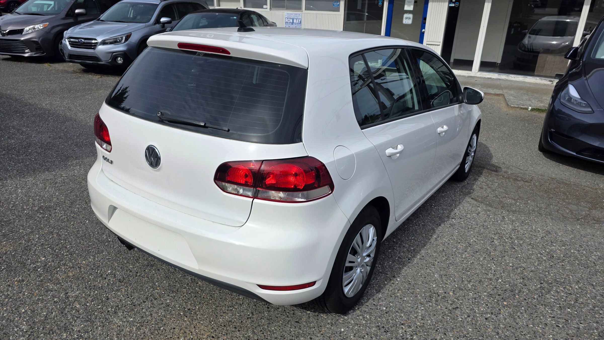 Used 2012 Volkswagen Golf 4-Door image 5