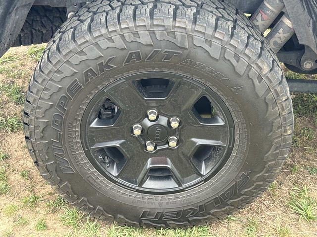 Used 2023 Jeep Gladiator Mojave w/ Cold Weather Group image 7