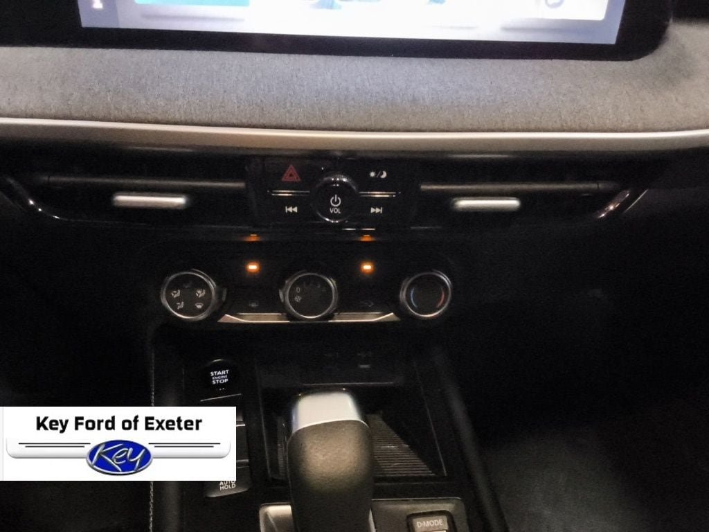 Used 2025 Nissan Kicks SV AWD/4WD image 29