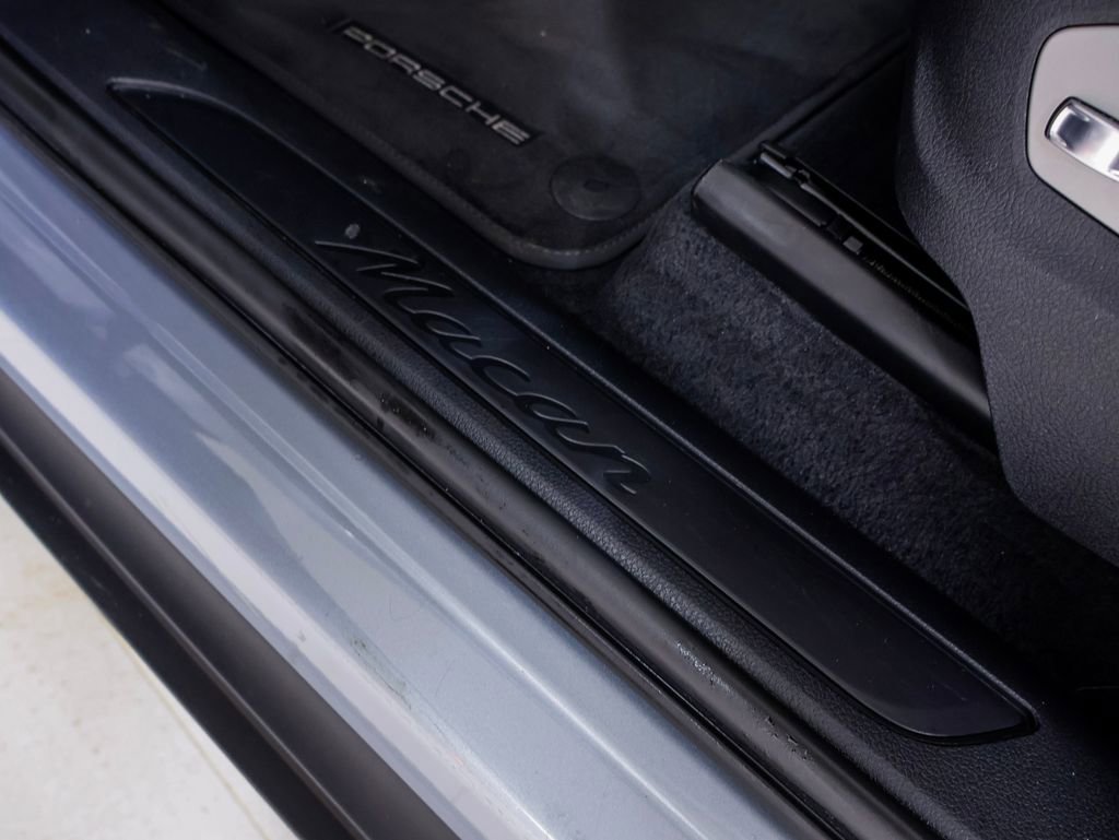 Certified 2024 Porsche Macan w/ Premium Plus Package image 26