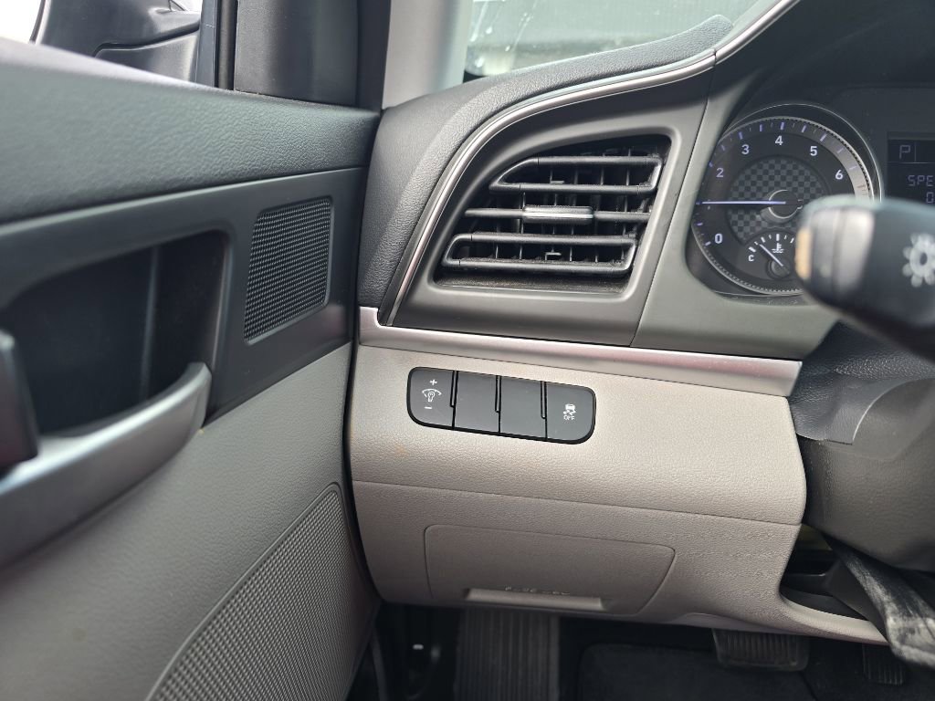 Used 2019 Hyundai Elantra SE image 23