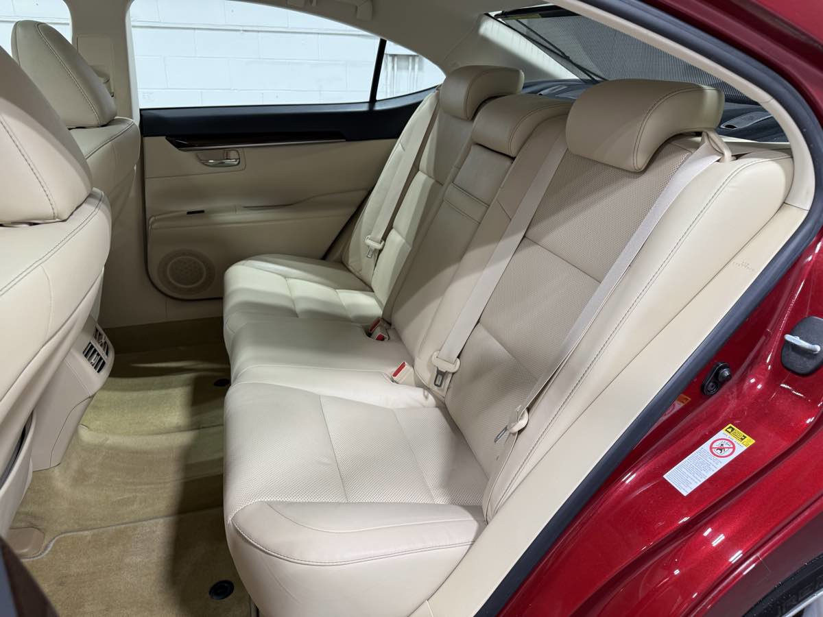 Used 2015 Lexus ES 350 w/ Luxury Package image 19