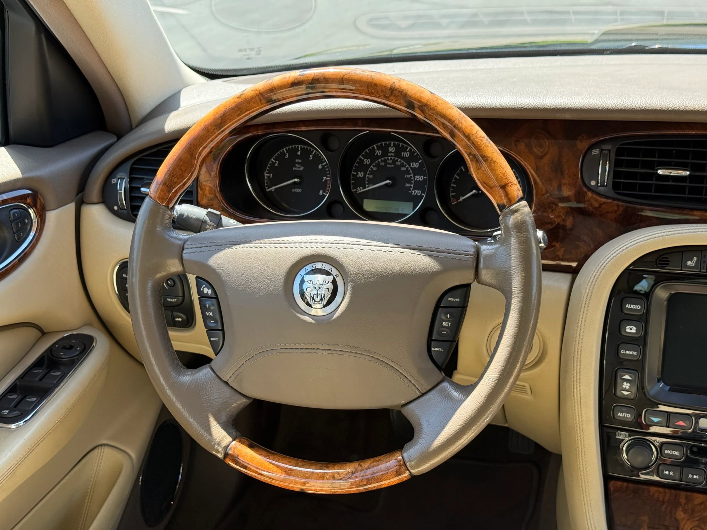 Used 2008 Jaguar XJ8 image 18