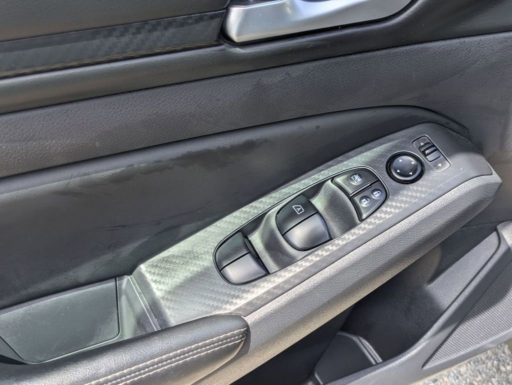Used 2025 Nissan Altima 2.5 SV FWD image 12
