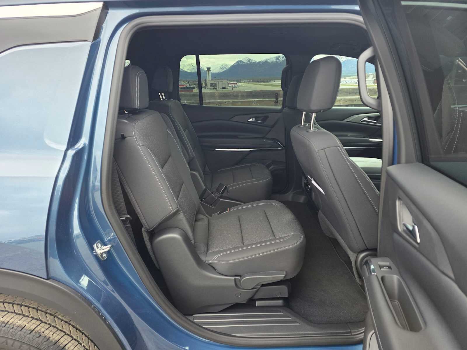 Used 2026 Chevrolet Traverse LT AWD/4WD image 12
