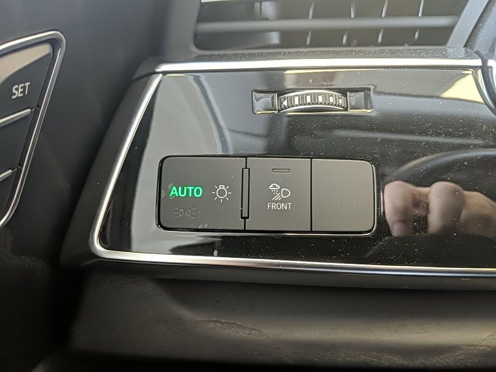 Used 2022 Audi Q8 Premium Plus w/ Premium Plus Package image 27