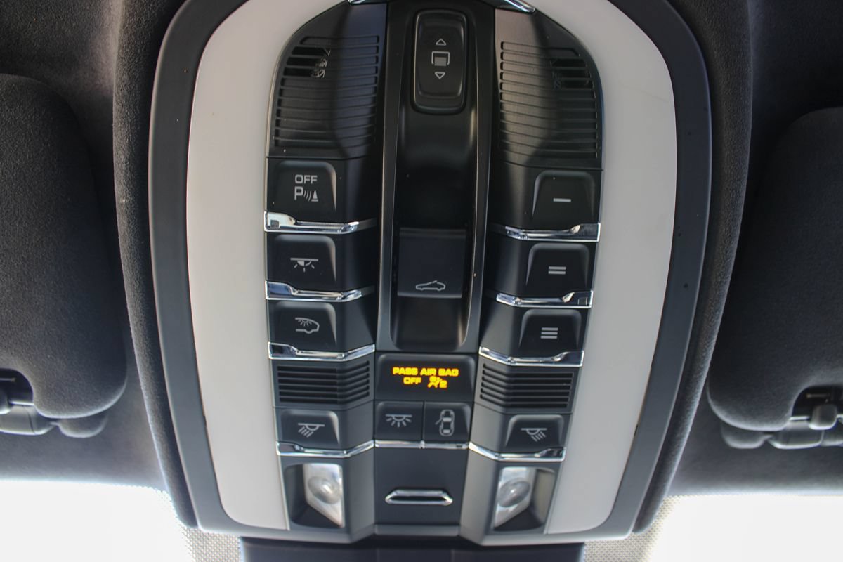 Used 2015 Porsche Cayenne Turbo AWD/4WD image 53