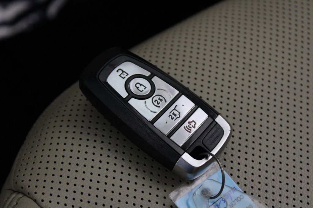 Used 2020 Ford Escape SEL image 29