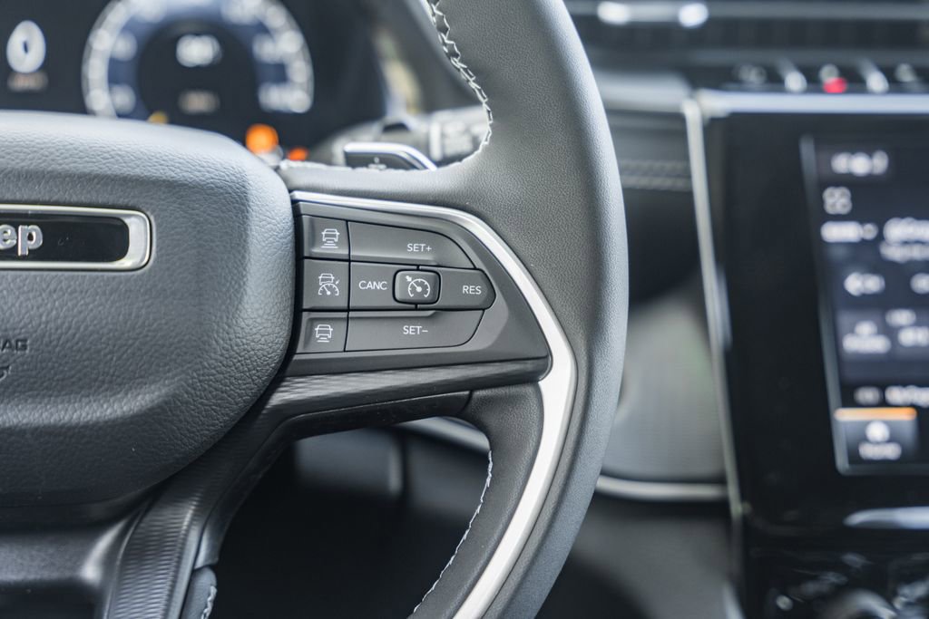 New 2025 Jeep Grand Cherokee Laredo X w/ Luxury Tech Group I image 28