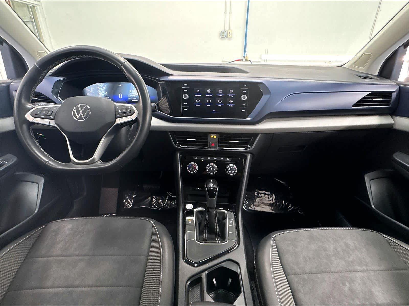 Used 2023 Volkswagen Taos SE w/ Panoramic Sunroof Package FWD image 10