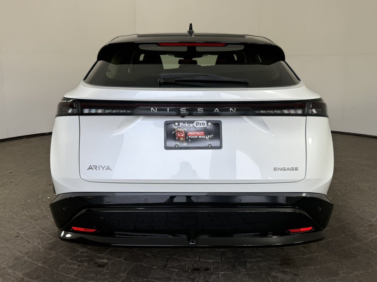 Used 2023 Nissan Ariya FWD image 6