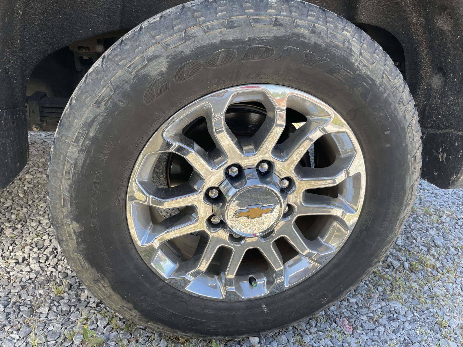 Used 2024 Chevrolet Silverado 2500 LTZ w/ LTZ Plus Package image 8