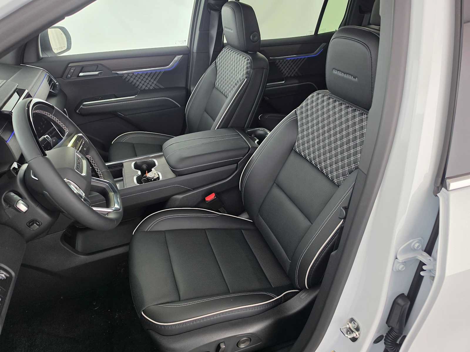 New 2027 GMC Acadia Denali w/ LPO, Black Badging Package FWD image 23