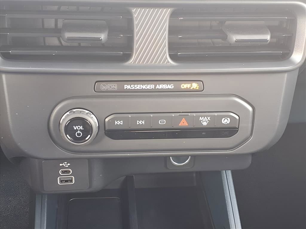 New 2025 Ford Maverick XL w/ Equipment Group 101A image 21