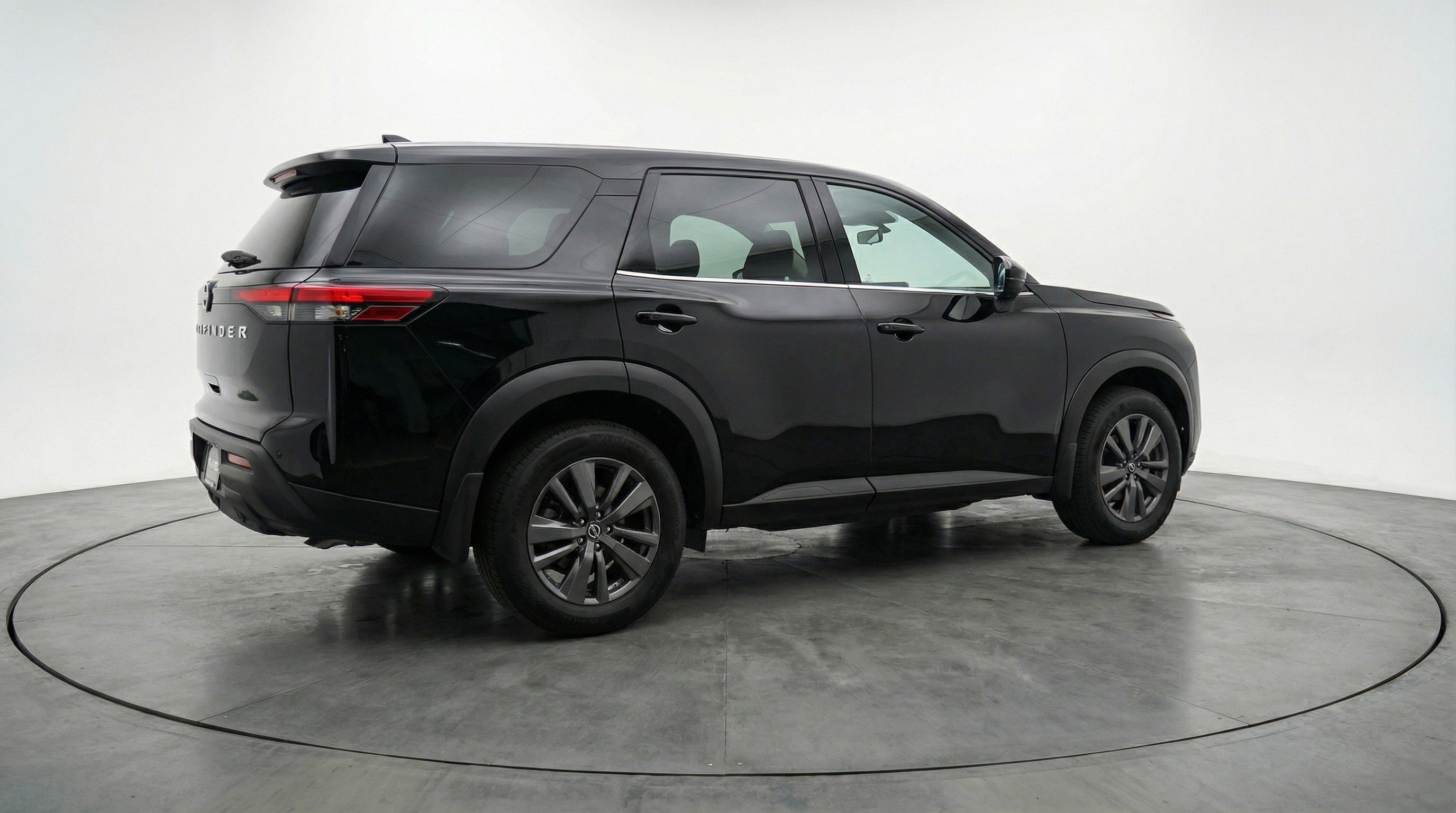 Used 2025 Nissan Pathfinder SV image 9