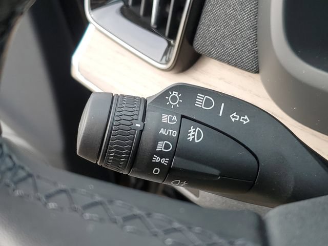 New 2026 Volvo XC90 B6 Plus w/ Protection Package Premier AWD/4WD image 11