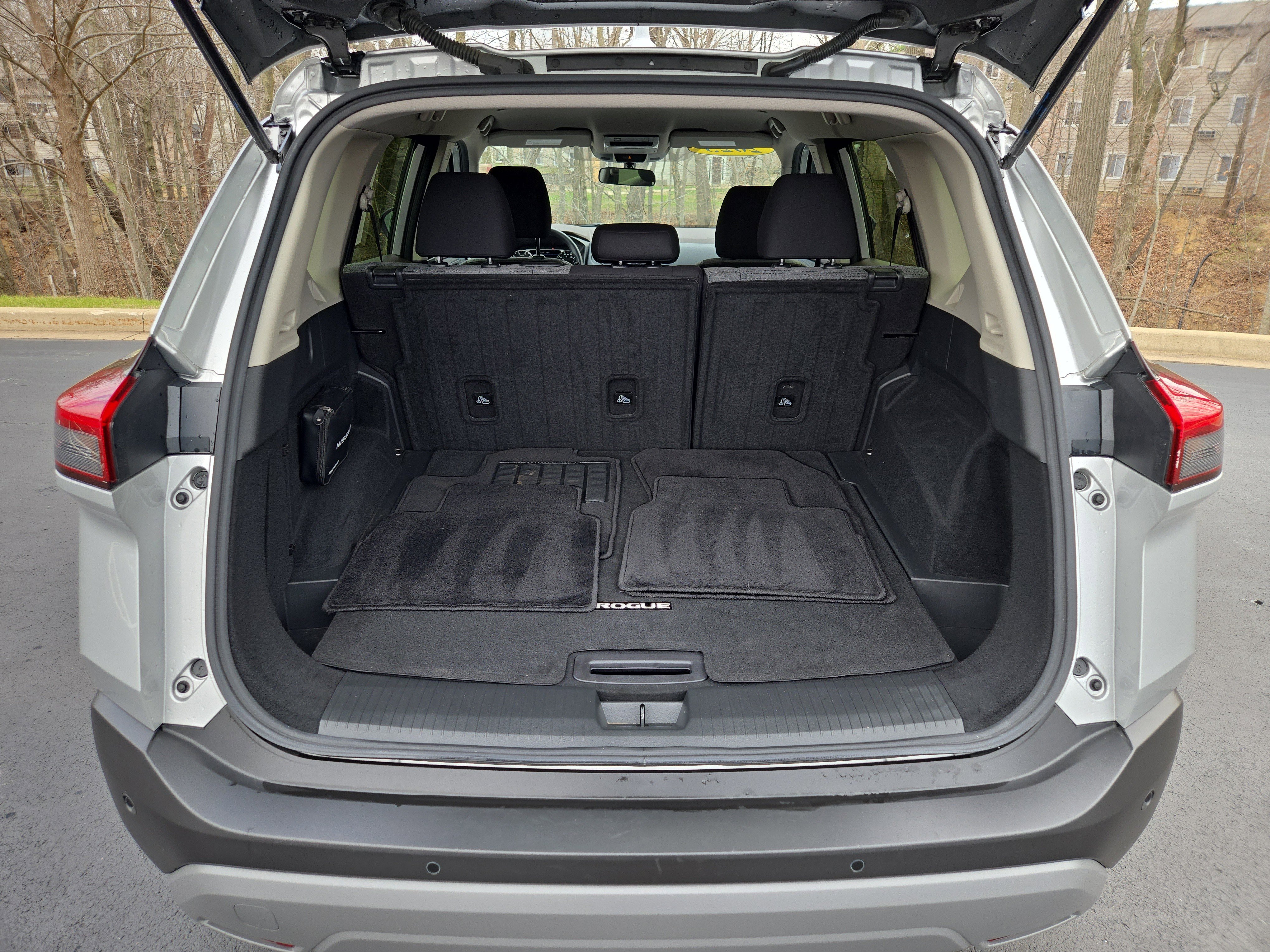 Used 2023 Nissan Rogue SV image 9