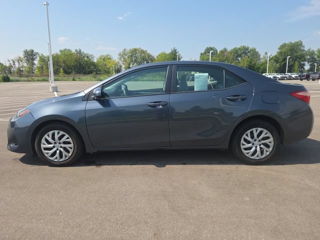 Used 2018 Toyota Corolla LE w/ Carpet Mat Package (TMS) FWD image 11