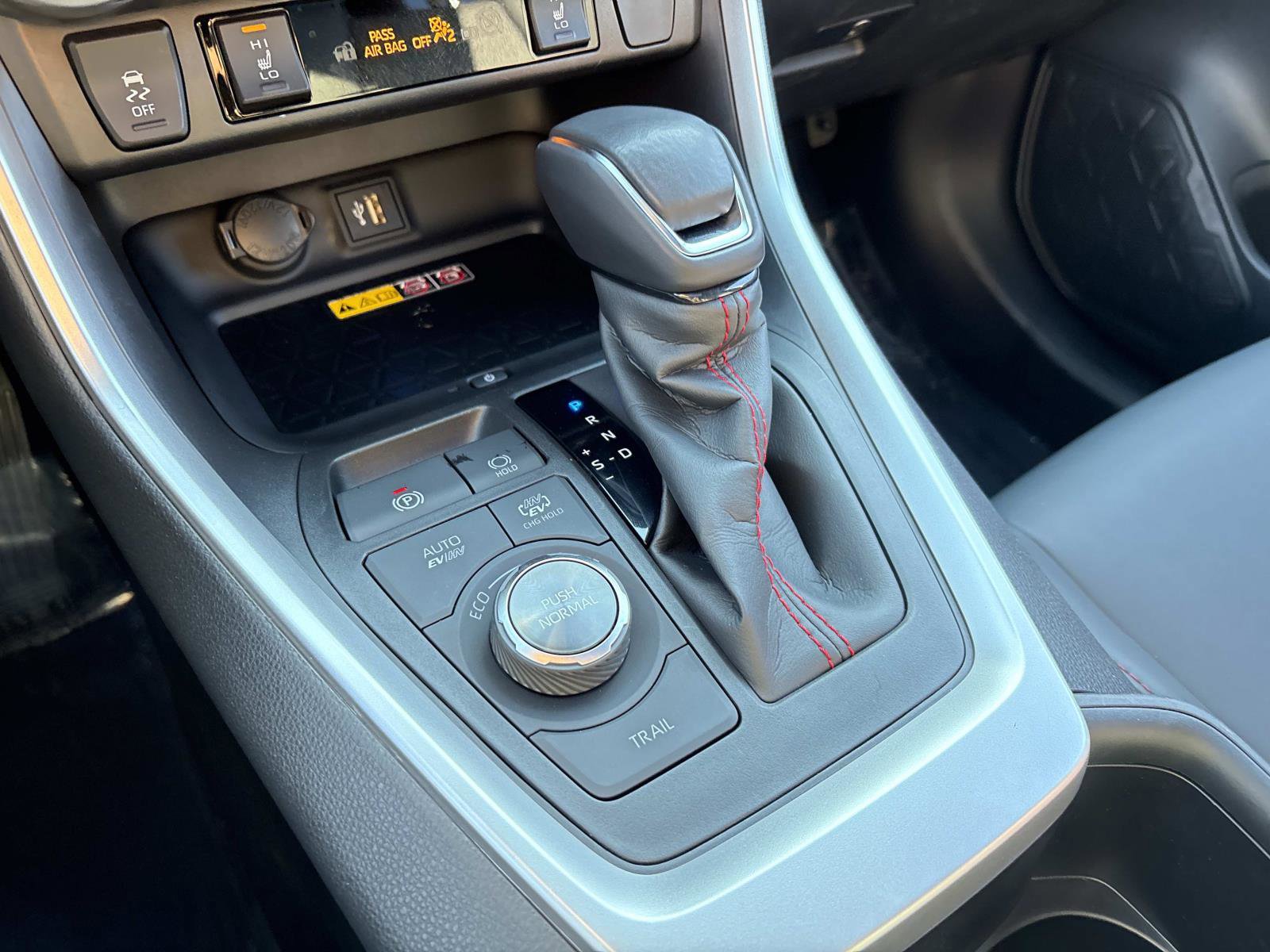 Used 2023 Toyota RAV4 XSE w/ Weather Package image 25