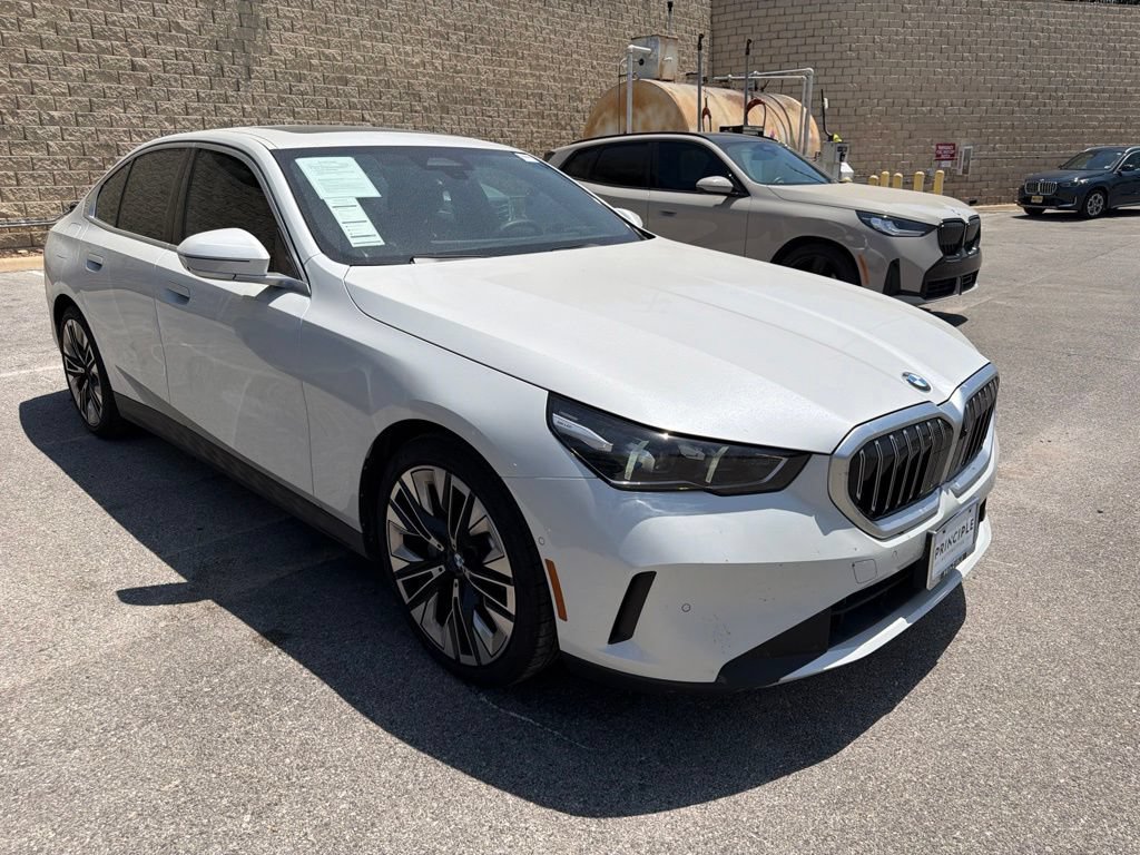 Certified 2025 BMW 530i w/ Premium Package RWD image 4
