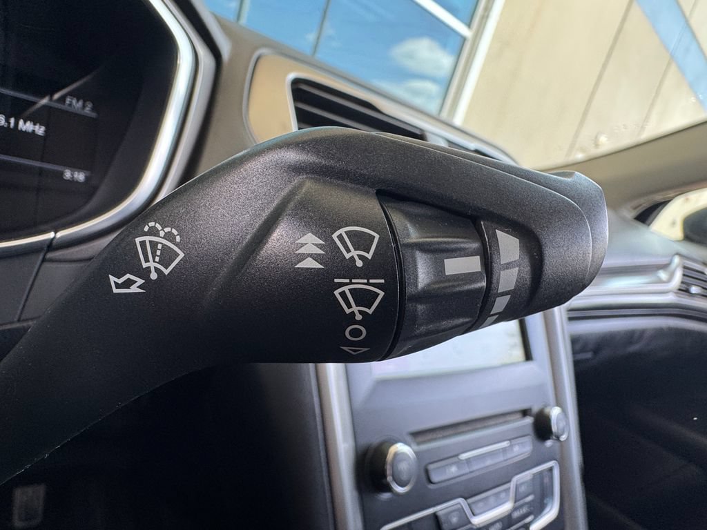 Used 2017 Ford Fusion SE w/ Equipment Group 201A FWD image 8