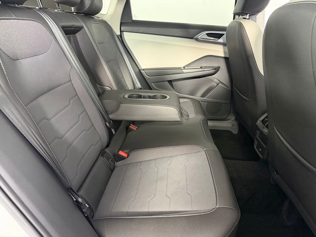 Used 2025 Volkswagen Taos SE w/ Panoramic Sunroof Package AWD/4WD image 28