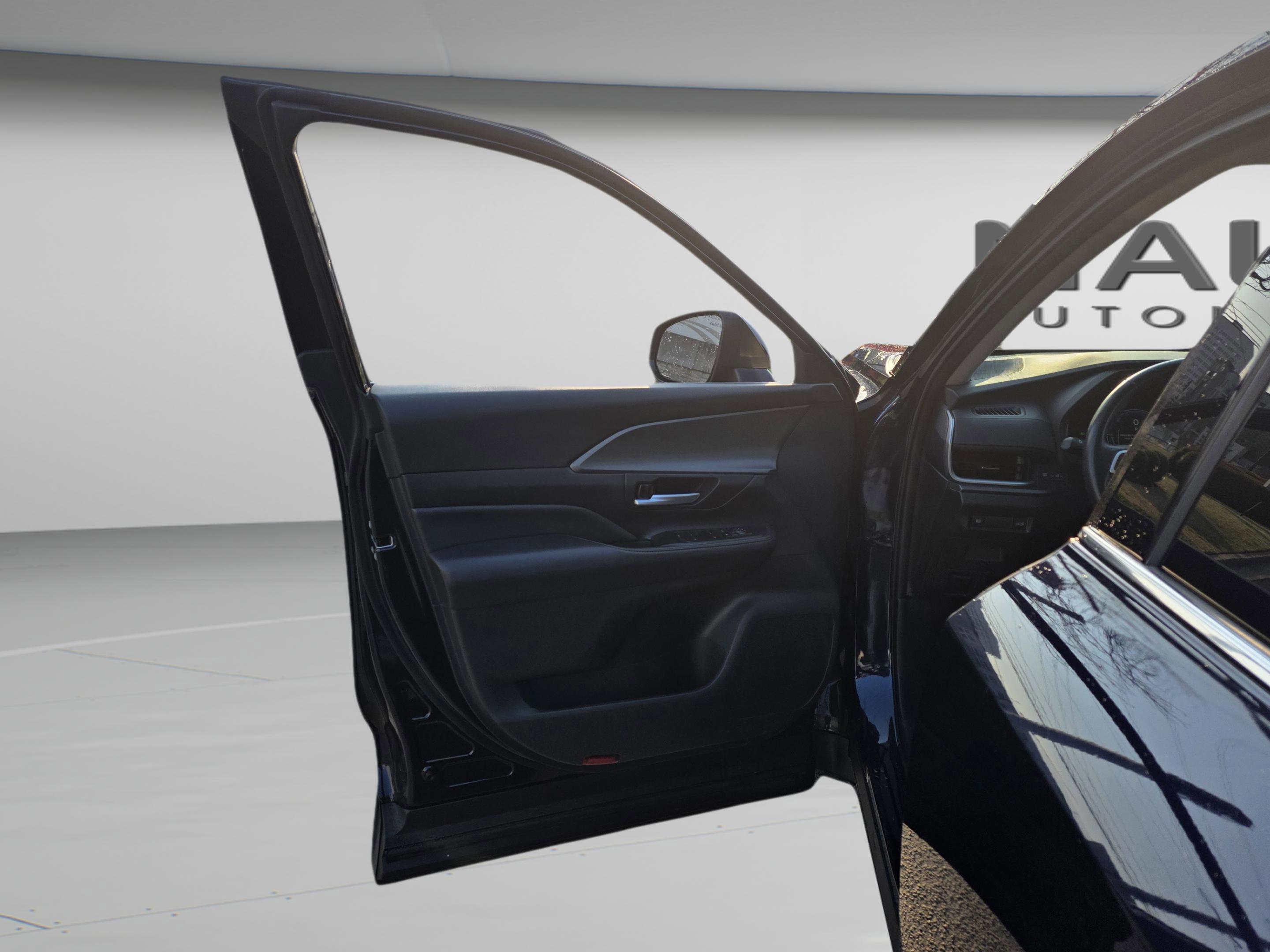 Used 2024 Toyota Grand Highlander XLE image 9