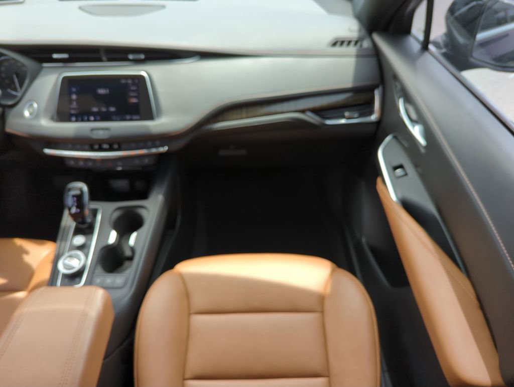 Used 2022 Cadillac XT4 Premium Luxury w/ Enhanced Visibility Package FWD image 16