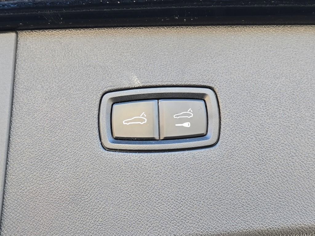 Certified 2023 Porsche Cayenne Platinum Edition image 15