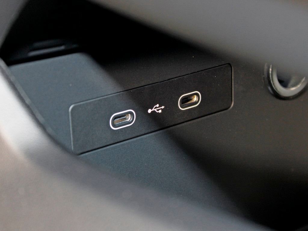 Certified 2025 Porsche Macan 4S Electric image 35