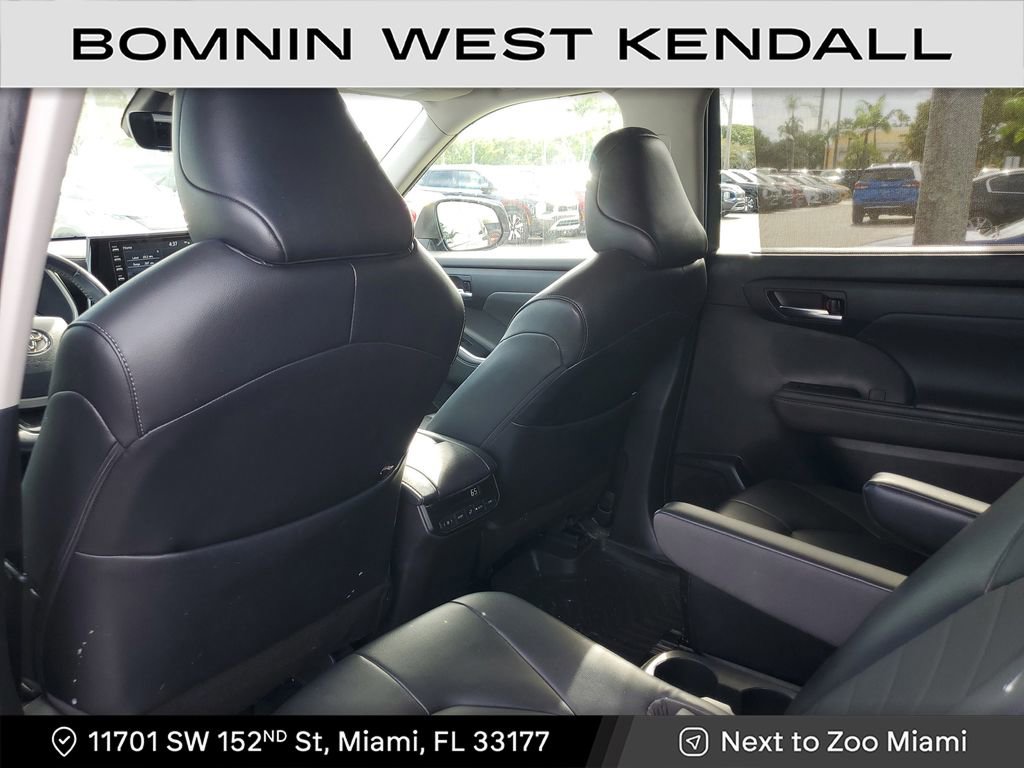 Used 2022 Toyota Highlander XLE image 19
