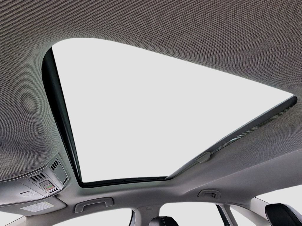 Used 2025 Volkswagen Jetta SEL image 23