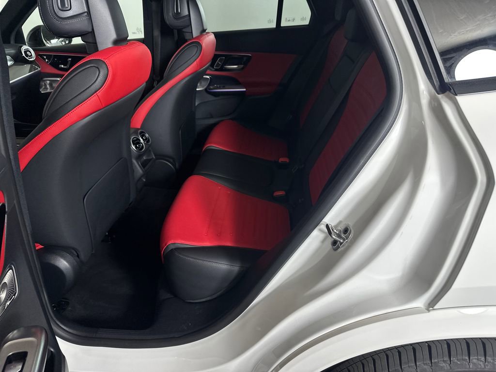 Used 2025 Mercedes-Benz GLC 300 4MATIC image 23