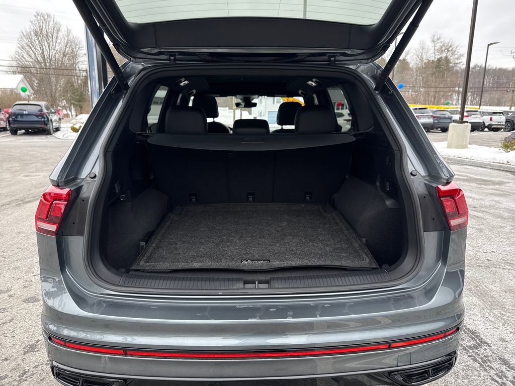 Used 2024 Volkswagen Tiguan SE R-Line image 21