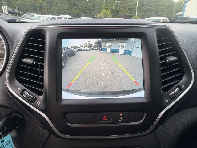 Used 2022 Jeep Cherokee Latitude w/ Sun & Sound Group AWD/4WD image 22