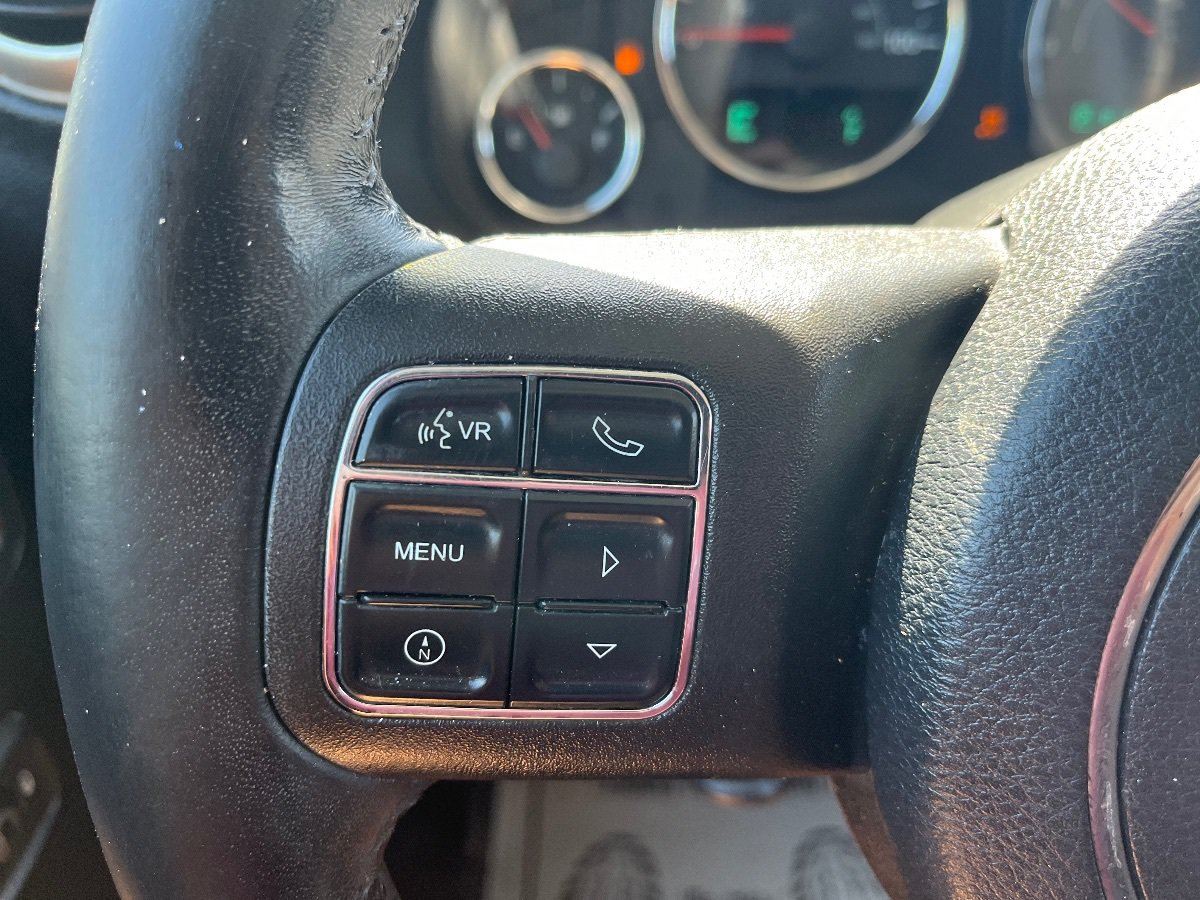 Used 2018 Jeep Wrangler Unlimited Sahara w/ Connectivity Group AWD/4WD image 17