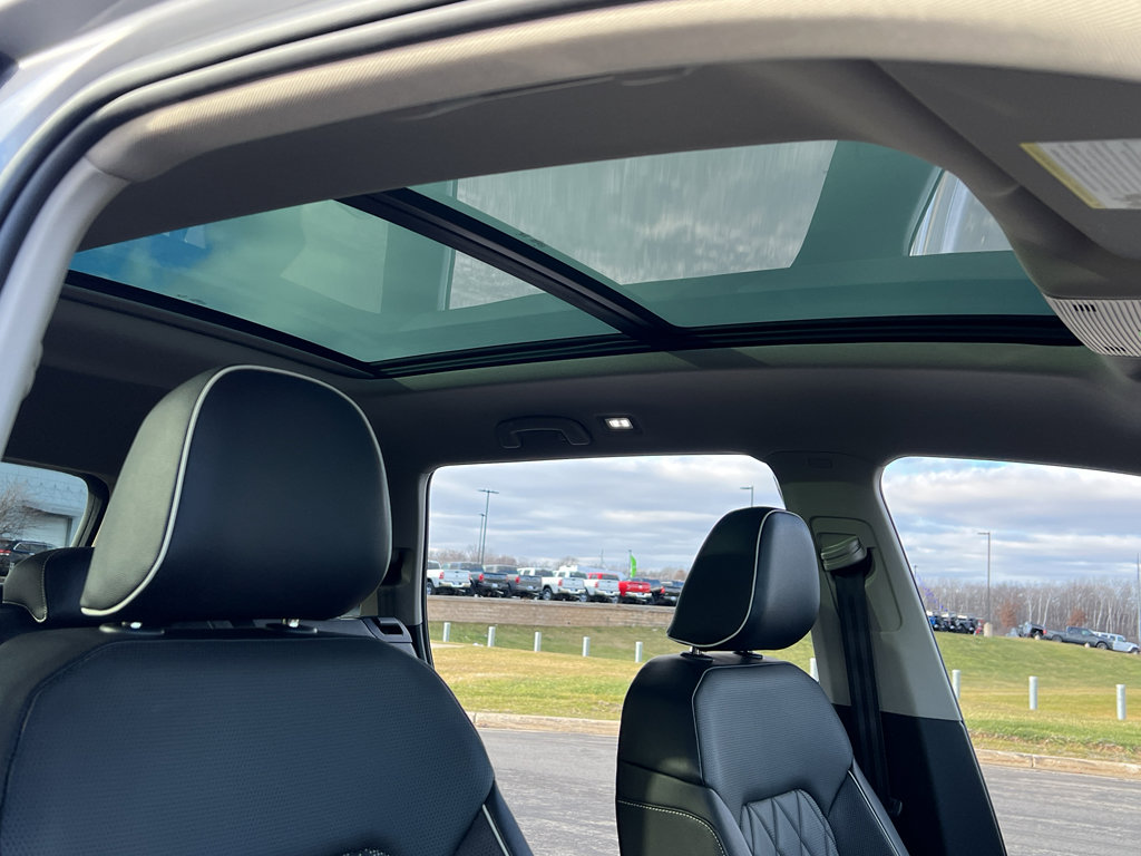 Used 2024 Volkswagen Atlas SEL Premium R-Line image 30