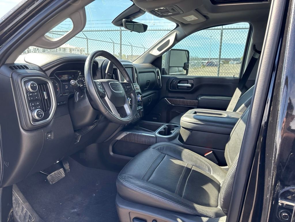 Used 2022 GMC Sierra 3500 Denali w/ Denali Ultimate Package AWD/4WD image 9