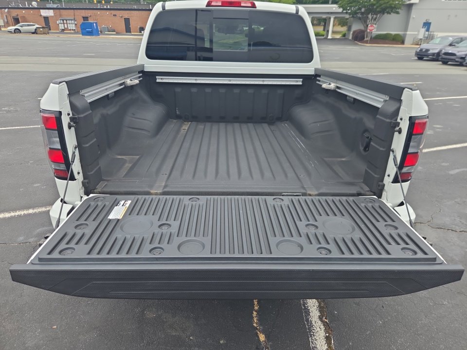 Used 2024 Nissan Frontier SV w/ SV Convenience Package RWD image 19