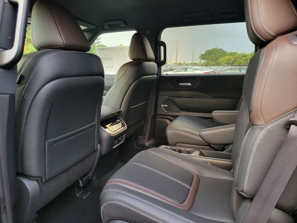 New 2026 Nissan Armada SL w/ Captain's Chari Seat Package image 5