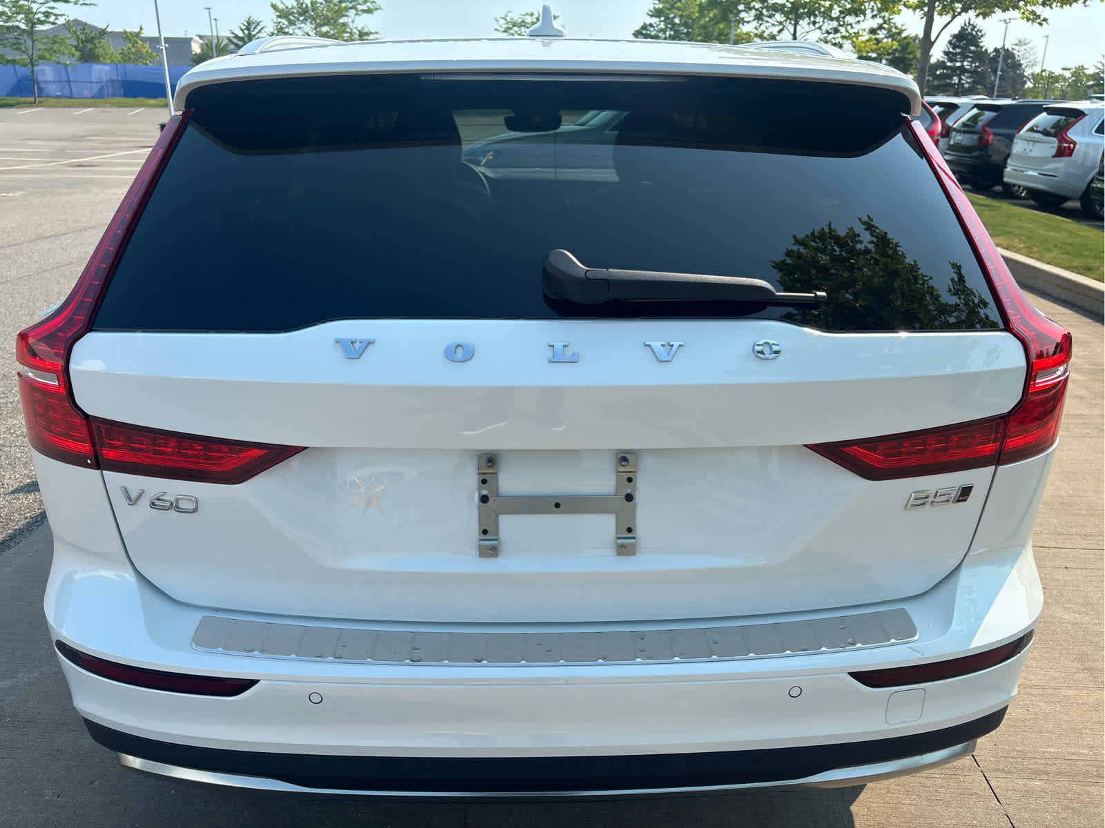 Used 2026 Volvo V60 B5 Cross Country Ultra w/ Protection Package Premier AWD/4WD image 6