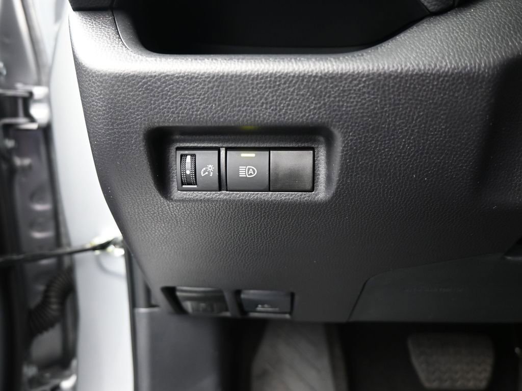 Used 2025 Toyota RAV4 XLE image 32