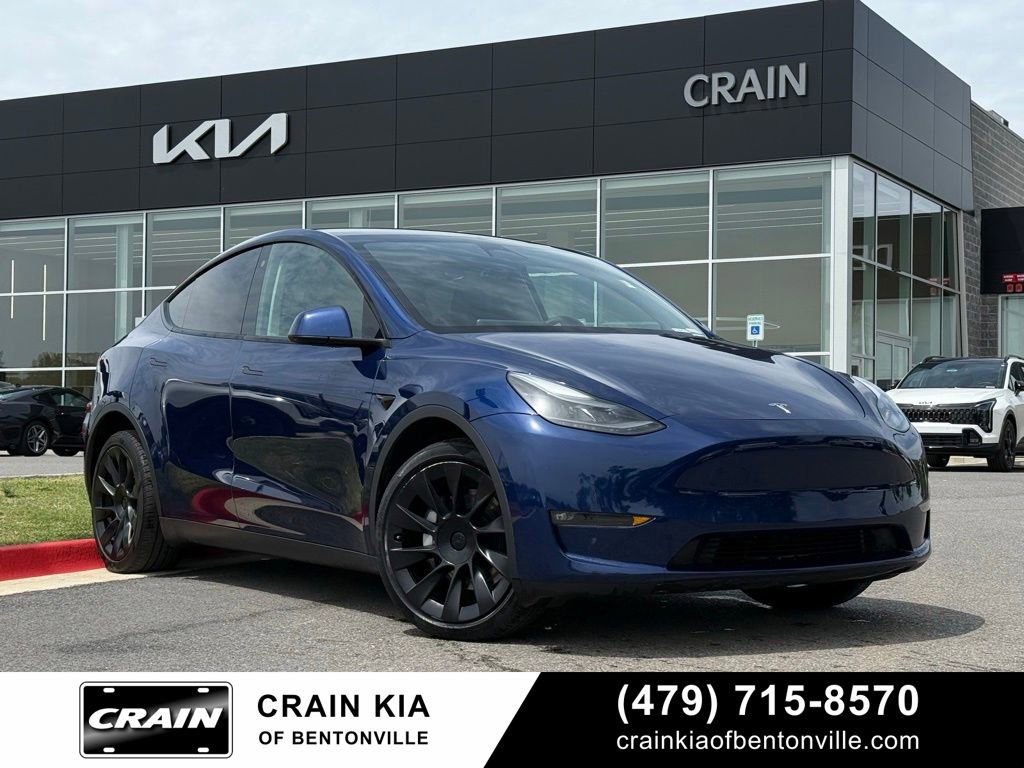 Used 2022 Tesla Model Y Long Range AWD/4WD image 1